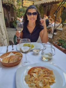 mostrando a culinaria da liguria